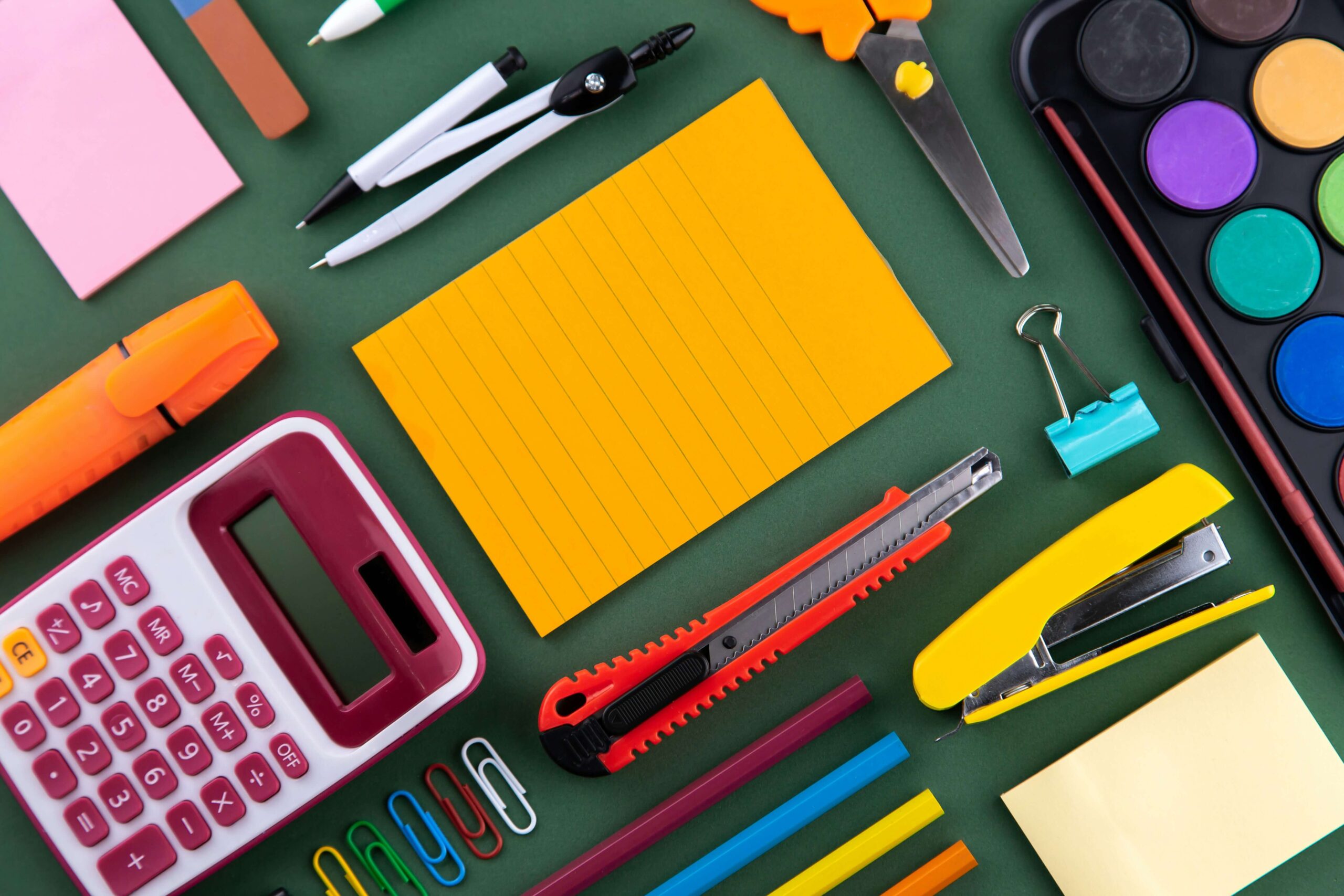 Como montar um kit de material escolar funcional e criativo